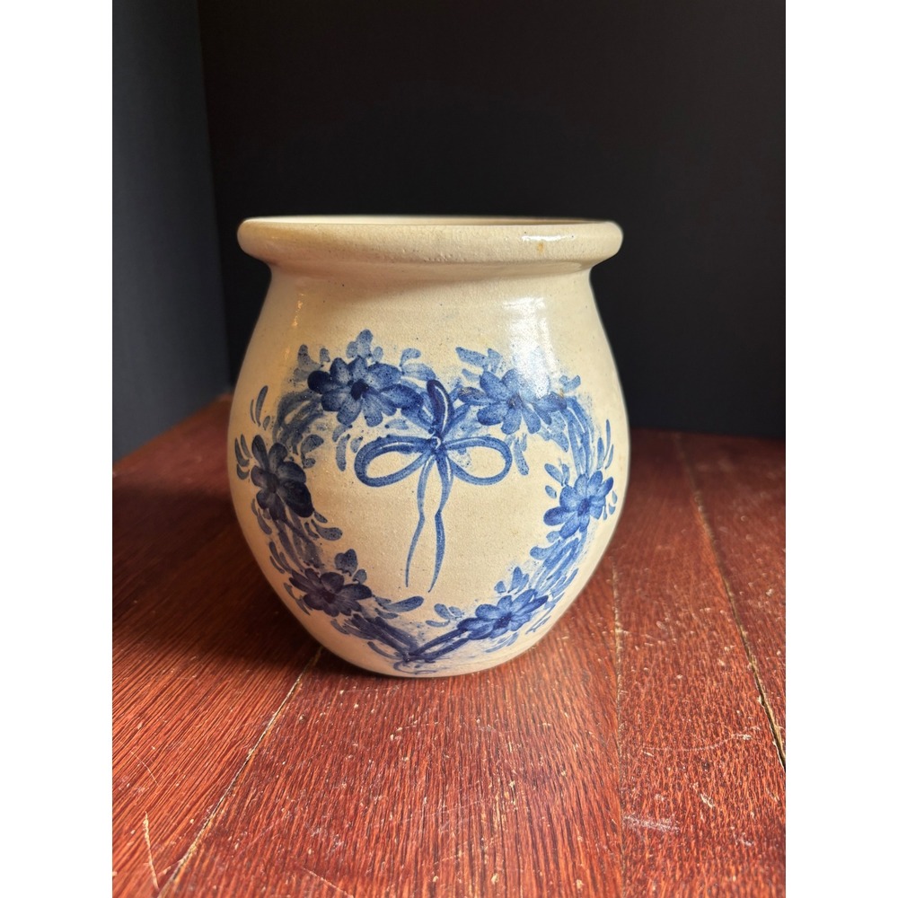 Casey Pottery Marshall Texas Hand Turned Stoneware Crock Blue Heart Wreath 6in